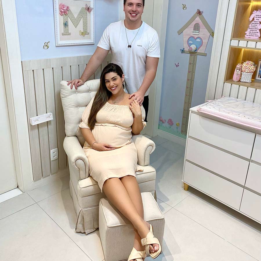 Poltrona de Amamentação Mommy com Puff e Balanço Linho Cru