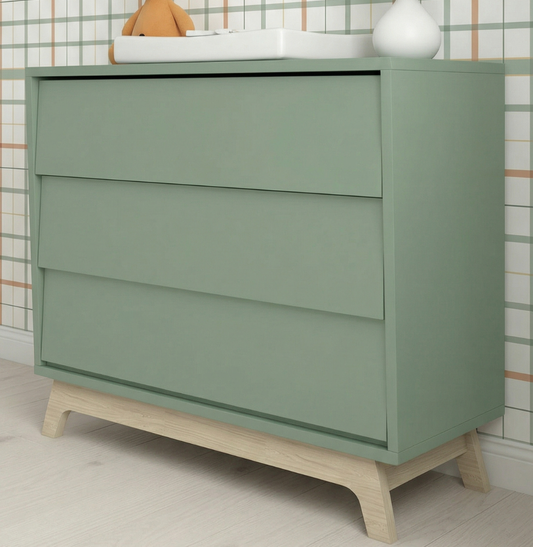 Cômoda de Bebê Raika 3 Gavetas Verde Jardim com Pé Madeira Clara