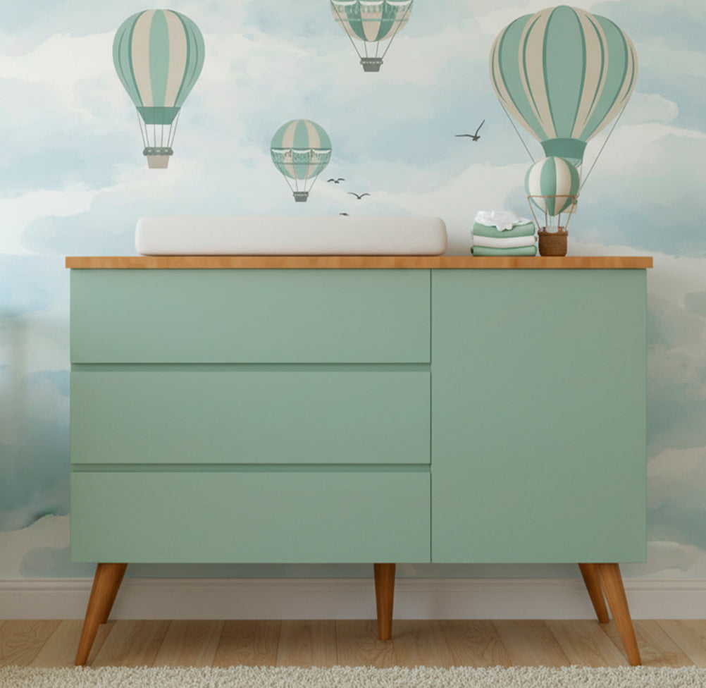 Cômoda de Bebê Viena com Porta Verde Jardim com Pé e Tampo Mel