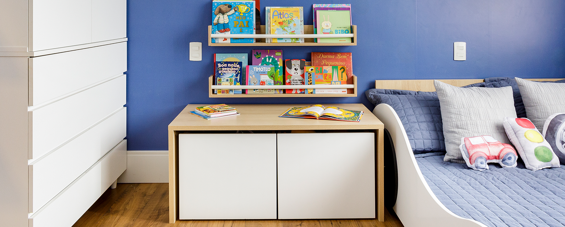 Mesa Infantil com Caixas