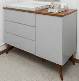 Cômoda de Bebê Viena com Porta Cinza Harbor com Pé e Tampo Mel
