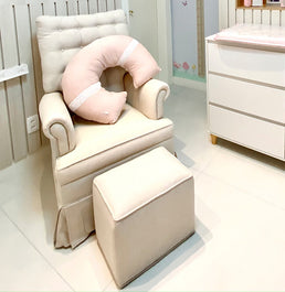 Poltrona de Amamentação Mommy com Puff e Balanço Linho Cru