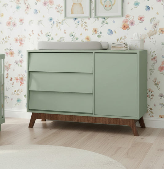 Cômoda de Bebê Raika com Porta Verde Jardim e Pé Mel