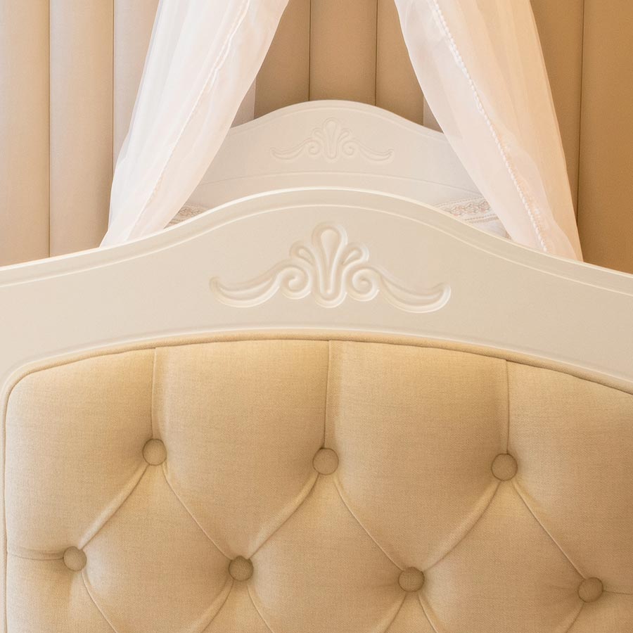 Berço Nóbile Branco com Capitonê Bege