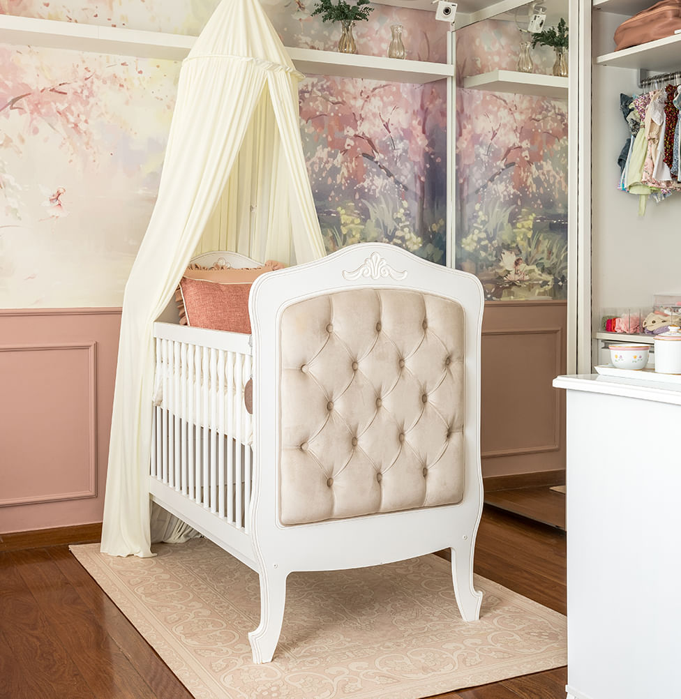 Berço Nóbile Branco Provençal com Capitonê Bege