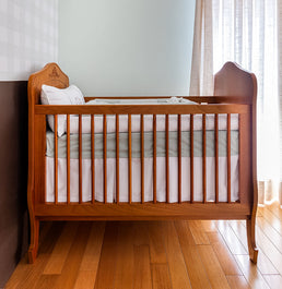 Berço Nóbile Madeira com Capitonê Bege