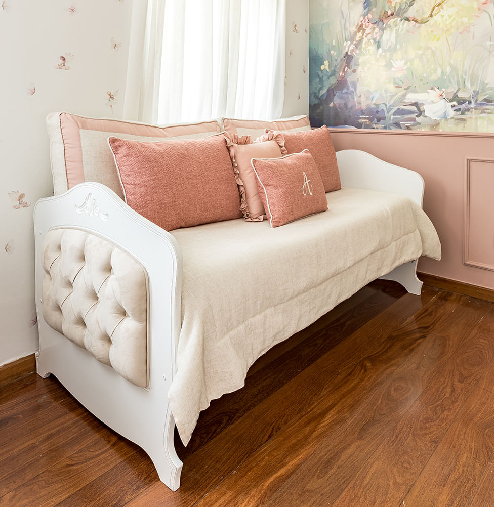 Cama Sofá Nóbile Branco Provençal com Capitonê