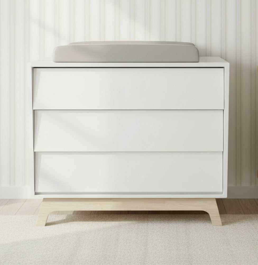 Cômoda de Bebê Raika 3 Gavetas Brancas e Pé Madeira Clara