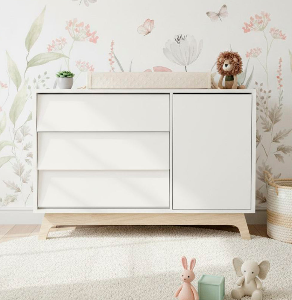 Cômoda de Bebê Raika com Porta Branca e Pé Madeira Clara