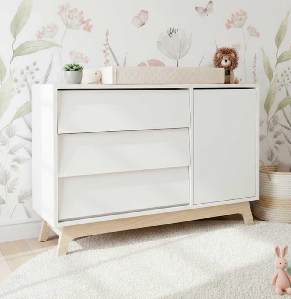Cômoda de Bebê Raika com Porta Branca e Pé Madeira Clara