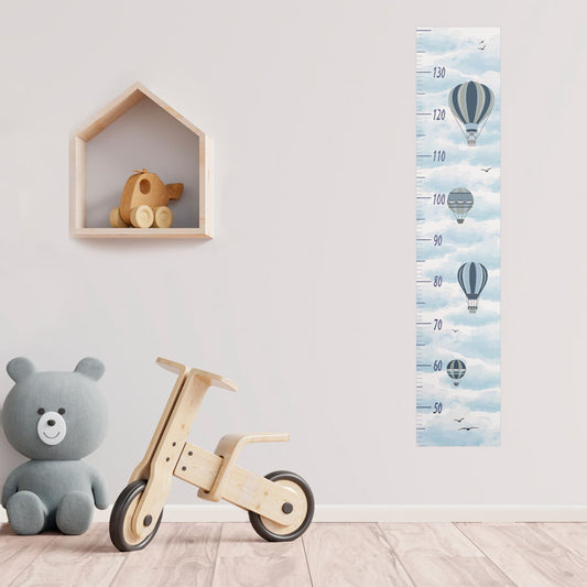 Régua de Crescimento Balão no céu Cinza