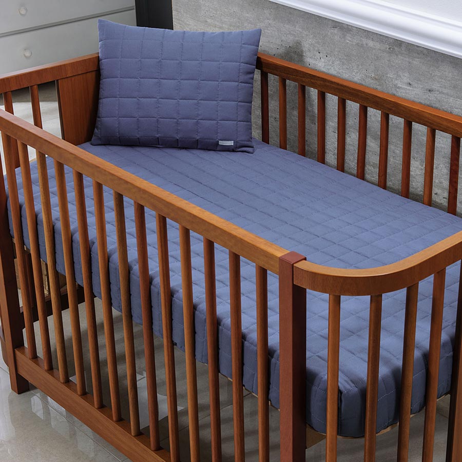 Colcha com Elástico para Berço Quadradinho Jeans