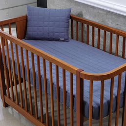 Colcha com Elástico para Berço Quadradinho Jeans