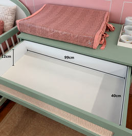 Cômoda de Bebê Haus Nature com Palha e 4 Gavetas Verde Jardim e Carvalho 110cm