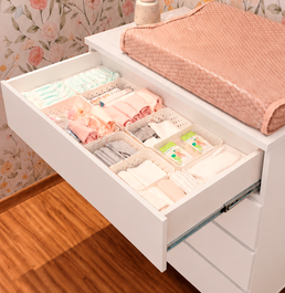 Cômoda de Bebê Haus Nature 4 Gavetas Branca e Carvalho 110 CM