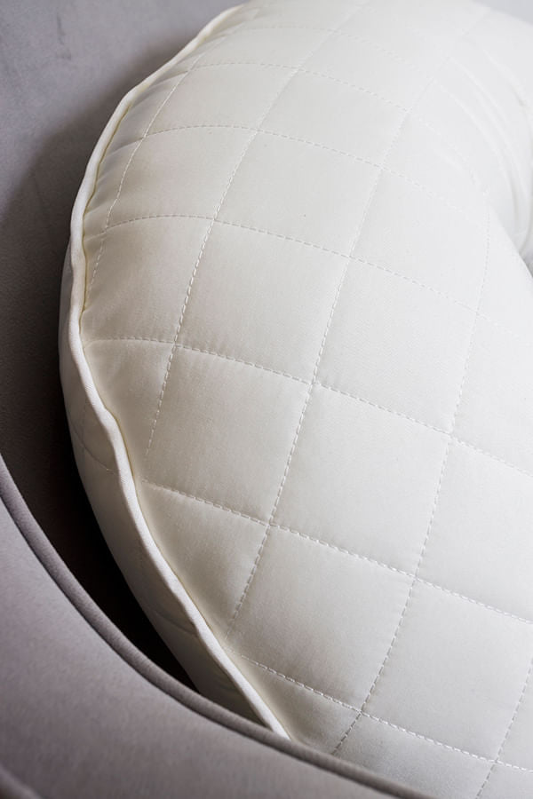 Almofada de Amamentação Quadradinho Cru