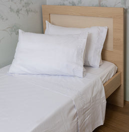 Kit Fronhas de Solteiro Acetinado 2 Peças - Branco