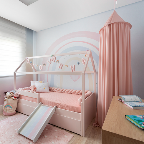 Quarto Arco Íris da Giovana @renata.Abate @dr.rodrigorosa