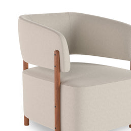 Poltrona Cora Pé Madeira Mel - Cru