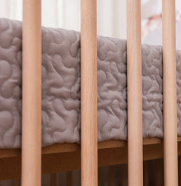 Colcha Com Elástico Para Berço Infinity - Cinza