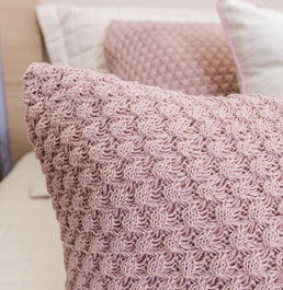 Capa de Almofada Tricot Colmeia 50cm x 50cm - Rosa