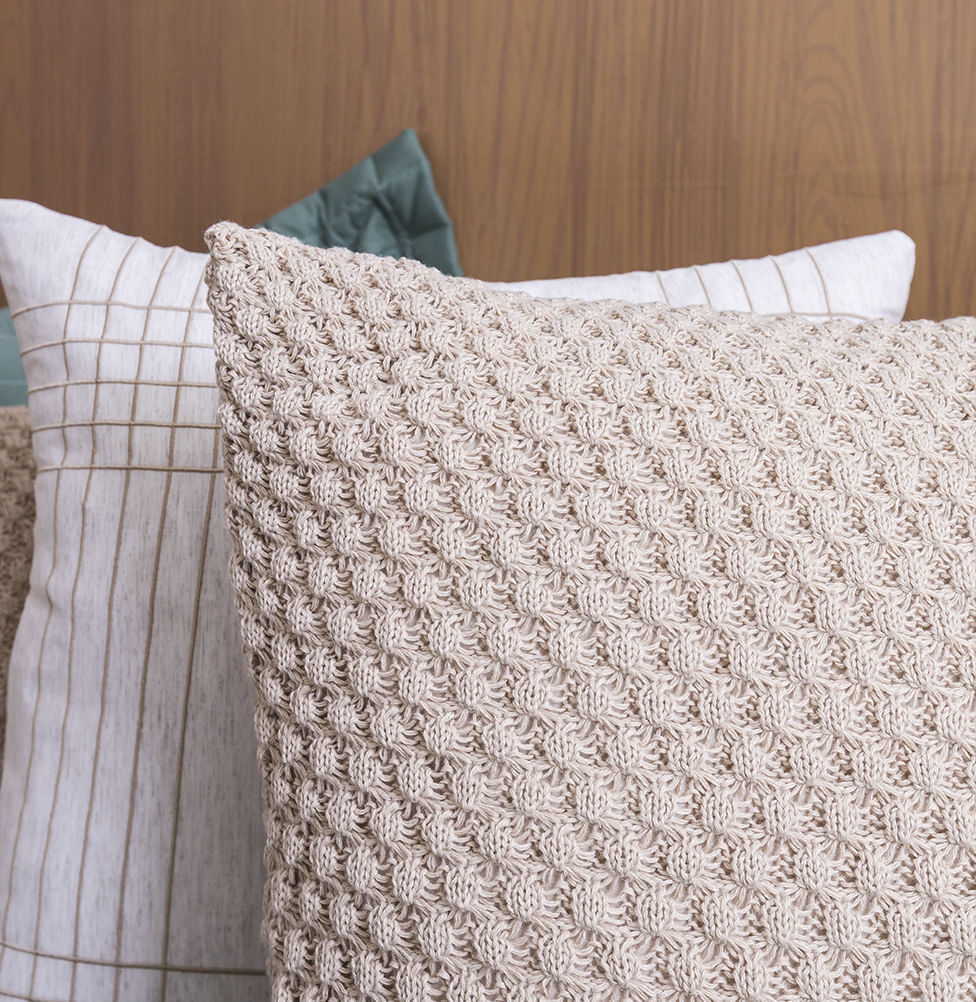 Capa de Almofada Tricot Colmeia 50cm x 50cm - Bege Geada
