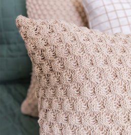 Capa de Almofada Tricot Colmeia 60cm x 40cm - Bege Geada