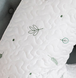 Almofada de Amamentação Bordado Ramos - Branco