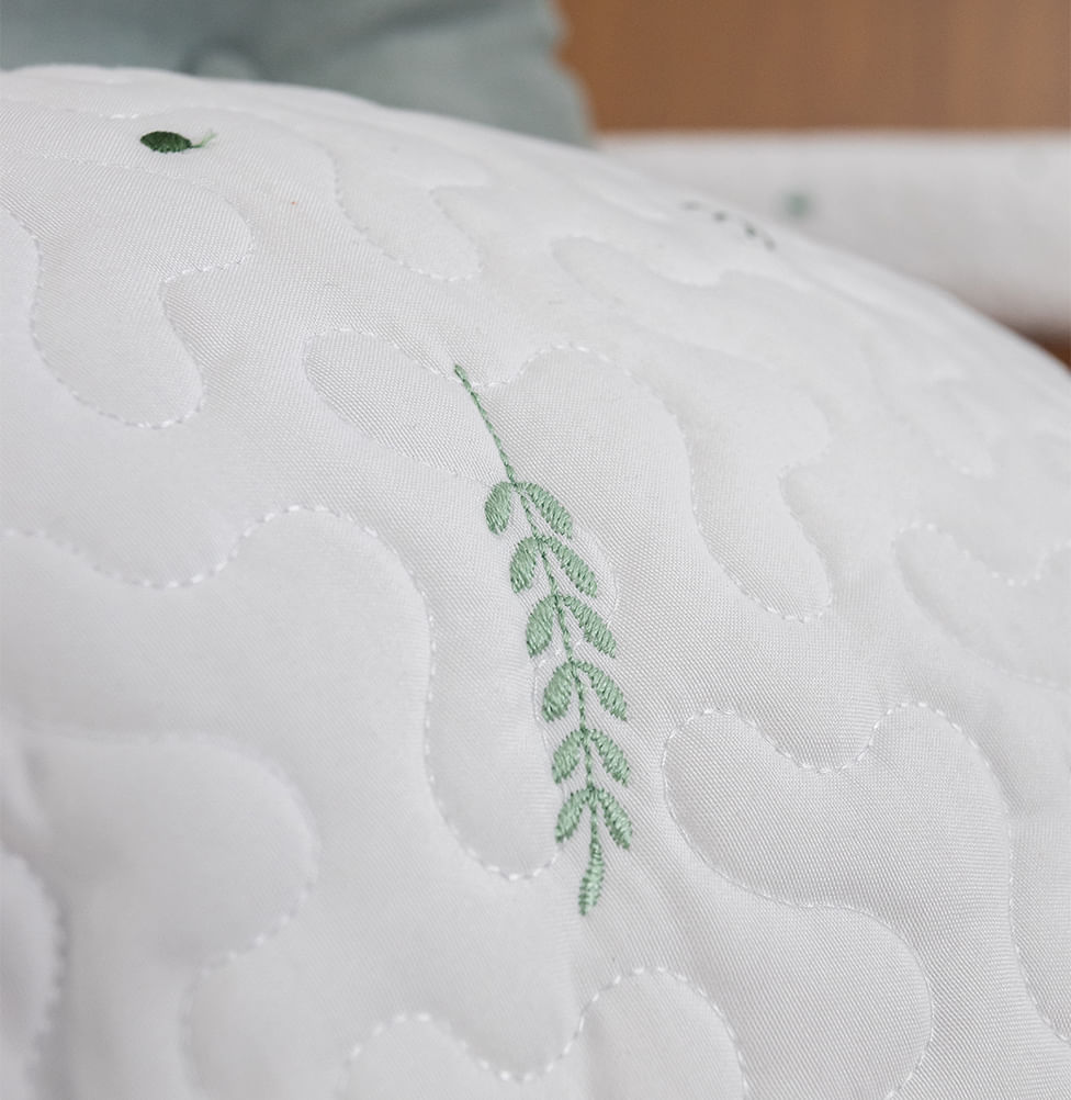 Almofada de Amamentação Bordado Ramos - Branco