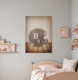 Quadro Infantil Capacete de Futebol Americano Bege - Vertical