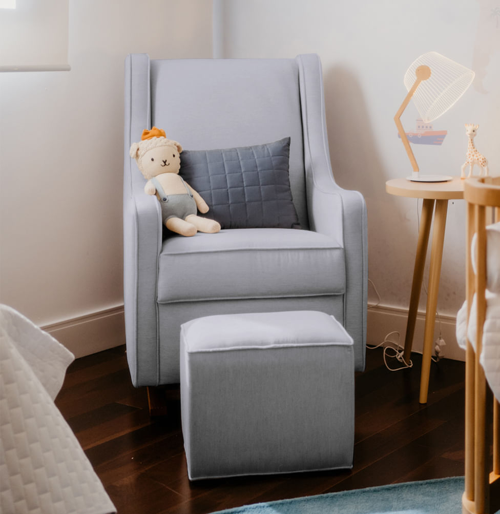 Poltrona de Amamentação Slim com Balanço e Puff - Cinza Prata