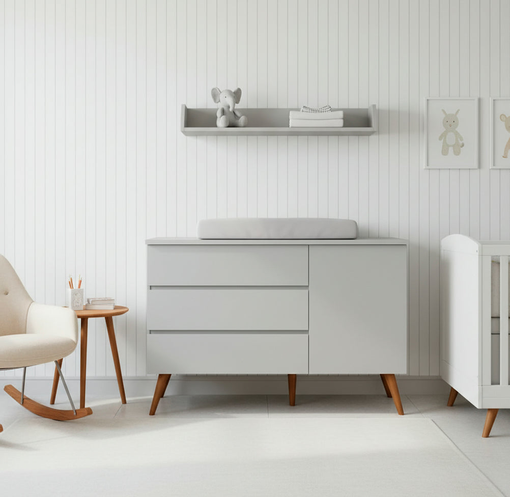 Cômoda de Bebê Viena com Porta Cinza Harbor com Pé Mel