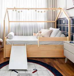 Cama com Casinha Up 2 em 1 com Cama Auxiliar Carvalho e Escorregador Branco