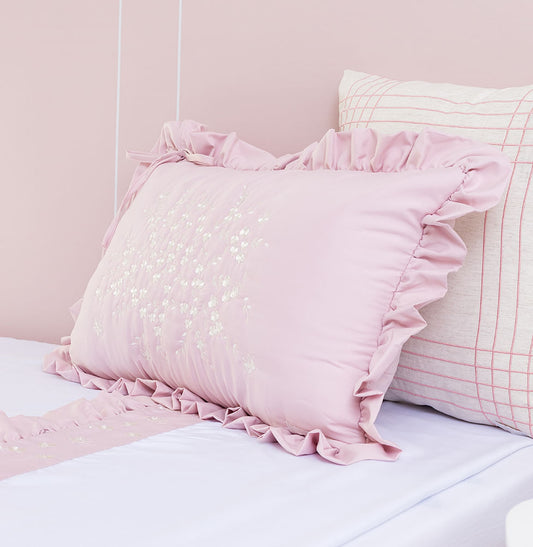 Capa Almofada Bordado Flores e Borboletas Rosa Nuvem - 60x40cm 