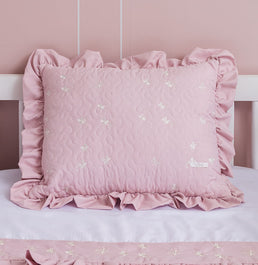 Almofada Bordada Flores e Borboletas Rosa Nuvem - 40x30cm 