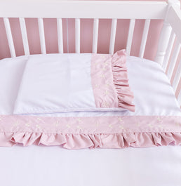 Lençol de Berço Bordado Flores e Borboletas 3 Peças - Rosa Nuvem