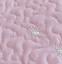 Trocador Bordado Flores e Borboletas - Rosa Nuvem