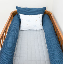 Kit Berço 5 Peças Colmeia Quadradinho com Bordado - Azul Jeans