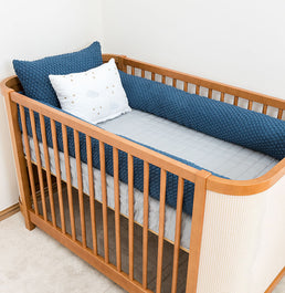 Kit Berço 5 Peças Colmeia Quadradinho com Bordado - Azul Jeans