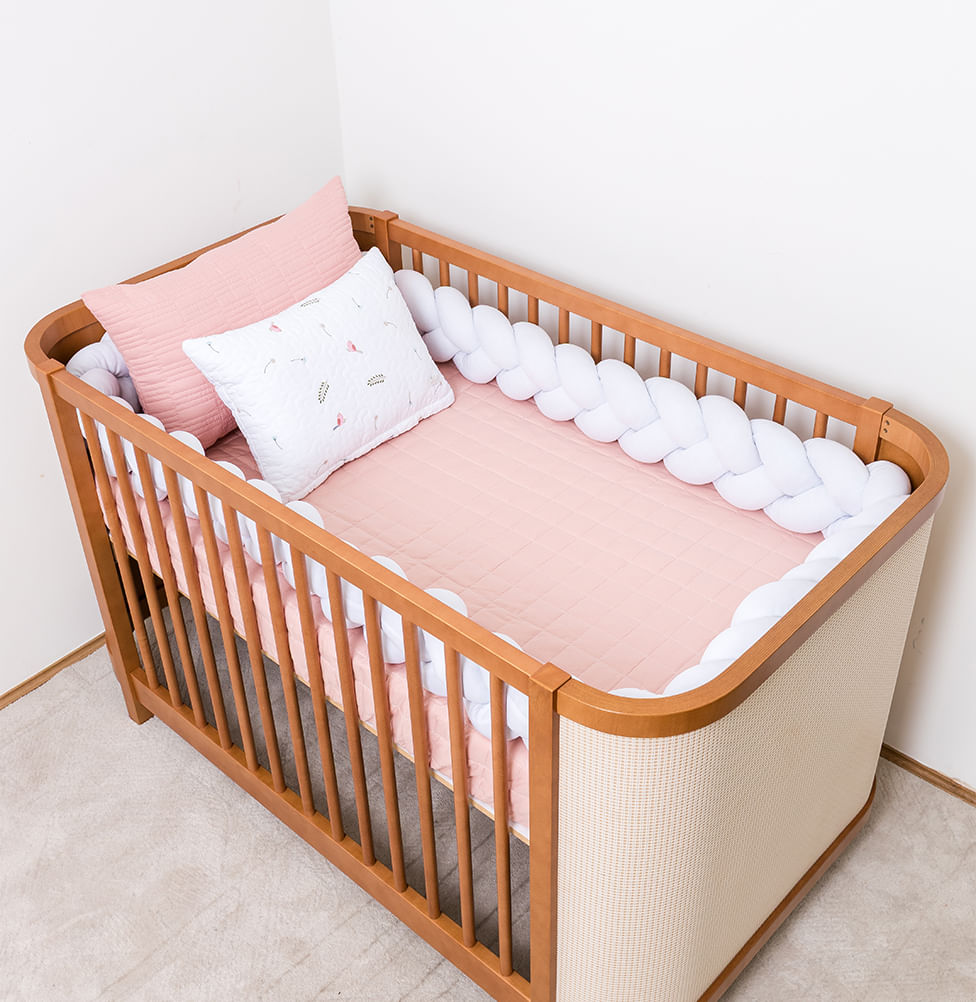 Kit Berço 5 Peças Quadradinho com Bordado Passarinho - Rosa Chá e Branco