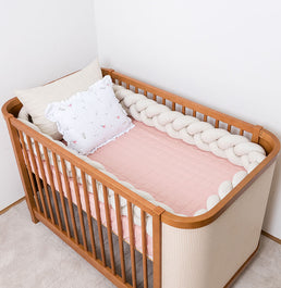 Kit Berço 5 Peças Quadradinho com Bordado Passarinho - Rosa Chá e Linho