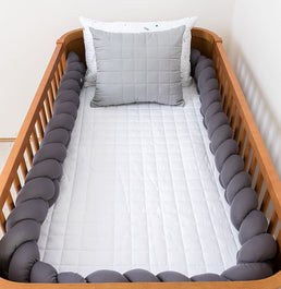 Kit Berço 5 Peças Quadradinho com Bordado de Ramos - Branco e Cinza