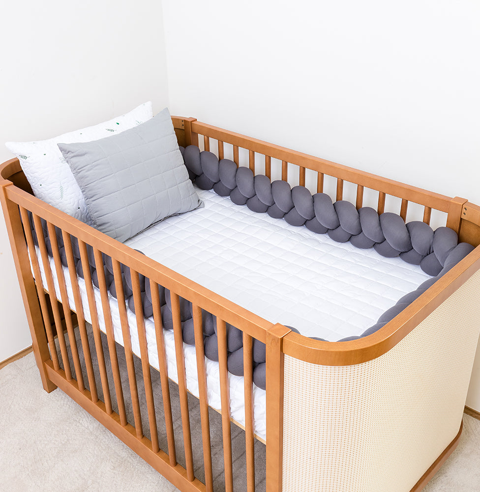 Kit Berço 5 Peças Quadradinho com Bordado de Ramos - Branco e Cinza