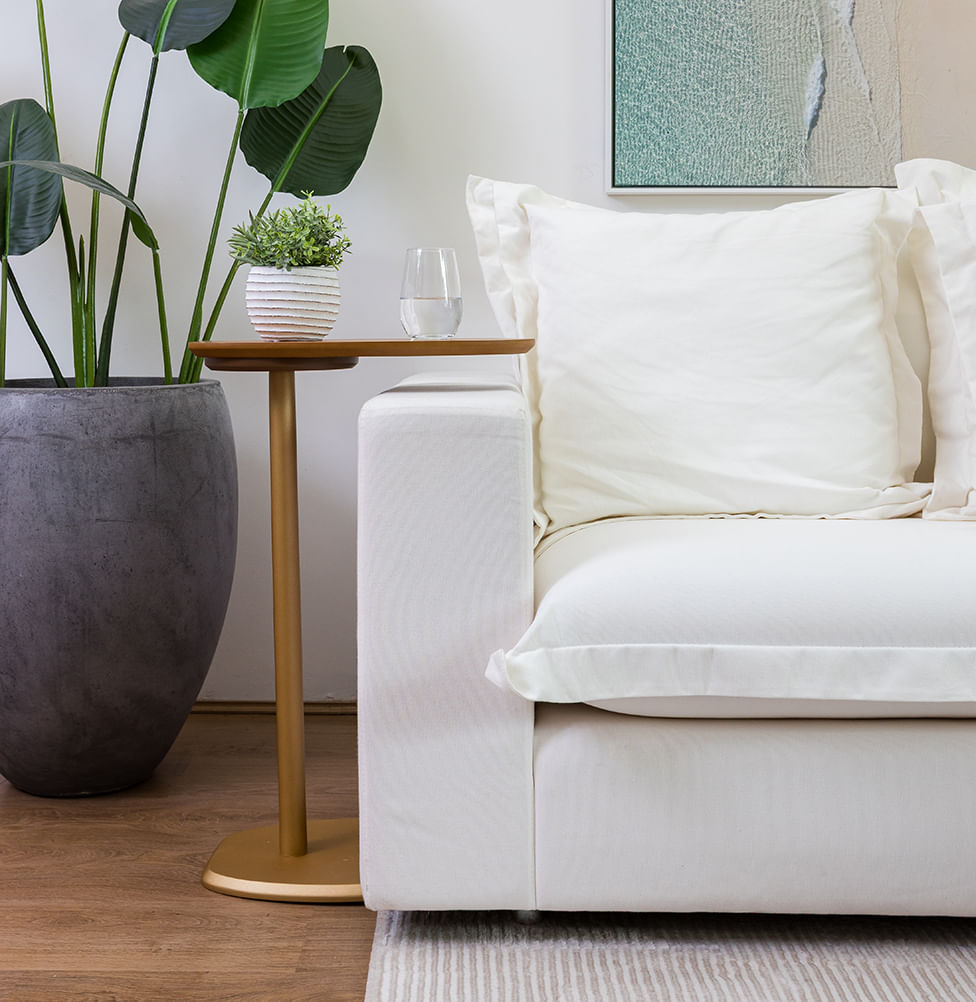 Mesa de Apoio Aura com Haste e Pé Dourado - Freijó