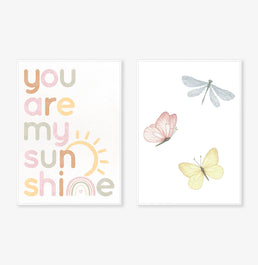Conjunto com 2 Quadros Borboletas e You Are My Sunshine Aquarela Candy Moldura Filete Branca - Vertical