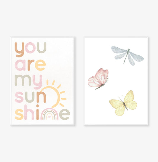 Conjunto com 2 Quadros Borboletas e You Are My Sunshine Aquarela Candy Moldura Filete Branca - Vertical
