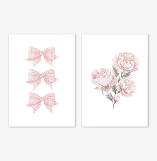 Conjunto com 2 Quadros Inicial Laços e Flores Rosa Moldura Filete Branca