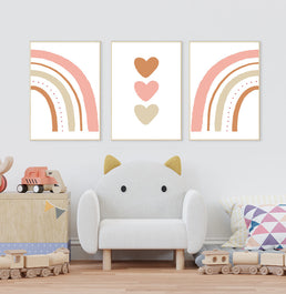 Conjunto com 3 Quadros Arco Íris e Trio de Corações Cobre Moldura Filete Pinus - Vertical