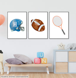 Conjunto com 3 Quadros Capacete, Bola de Futebol Americano e Raquete Moldura Filete Preta