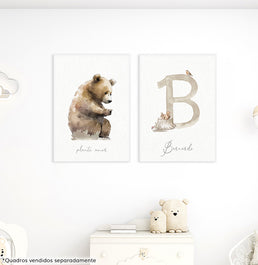Conjunto com 2 Quadros Inicial com Esquilo e Urso Bege Moldura Filete Branca - Personalizada